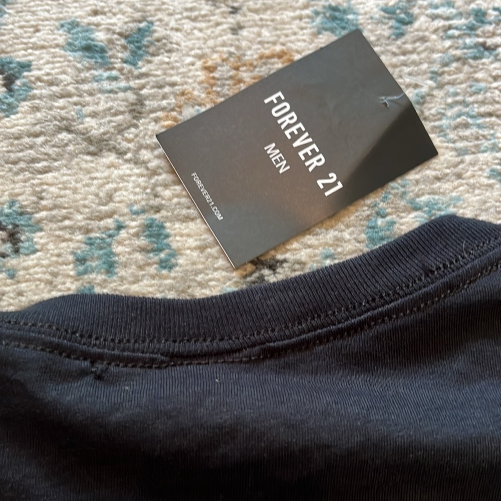 NWT Forever 21 Pink Floyd World Tour 1977 Retro Graphic Tee - Picture 14 of 15